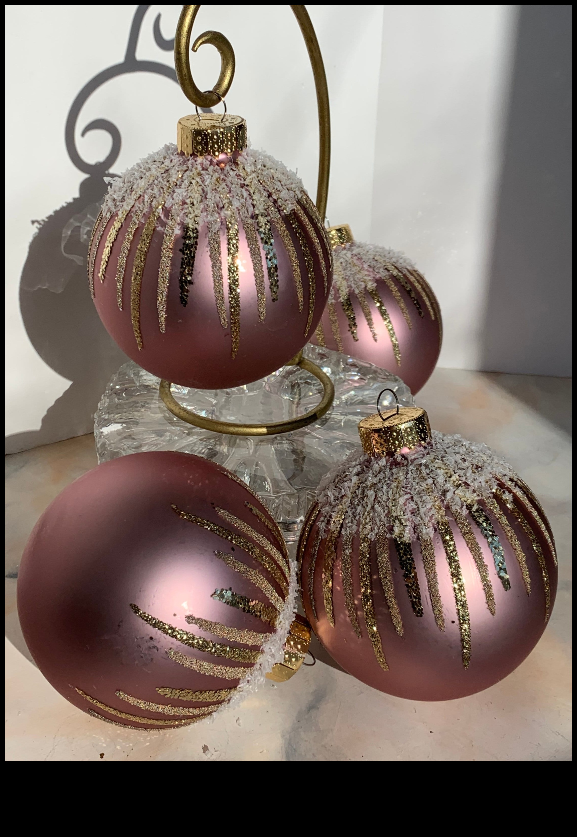 קישוטים מפוארים: מעטרים את הקרסוליים שלך עם קסמי מעוטרים