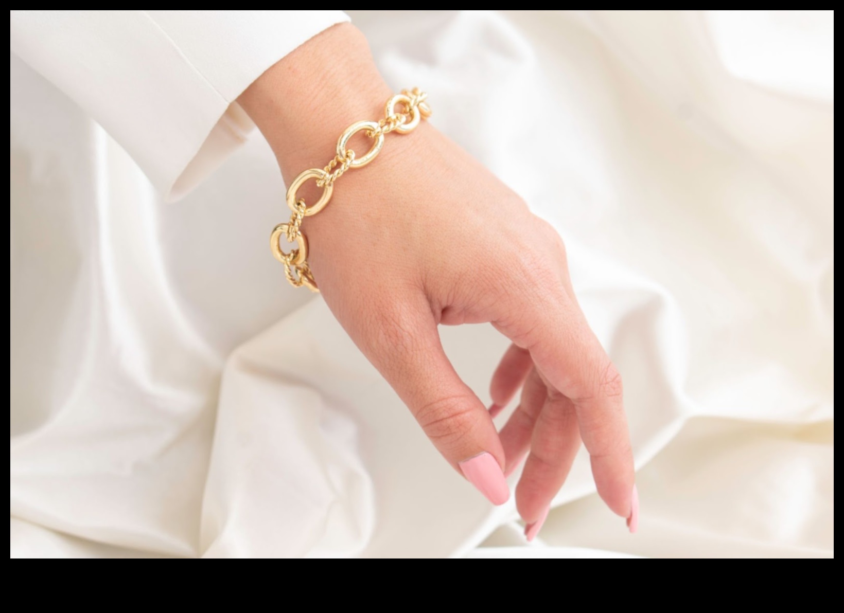 פרקי כף היד קורנים: צמידים לפאשניסטה המודרנית