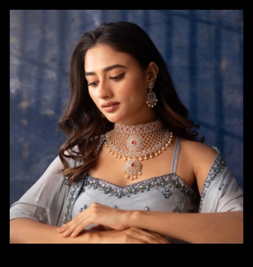 עושר מודרני מרומם את האנסמבל שלך עם שרשראות ההצהרה שלנו 4 עושר מודרני: הרם את האנסמבל שלך עם השרשראות העכשוויות שלנו