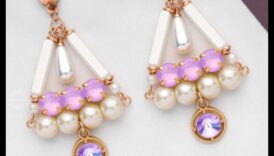 Regal Radiance: Reign Supreme עם מבחר העגילים המלכותי שלנו