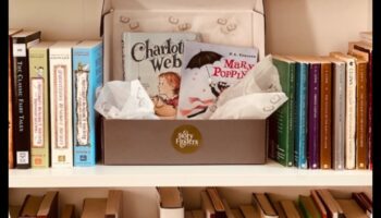 הפתעות ספר סיפורים: מתנות ספרותיות לקוראים צעירים